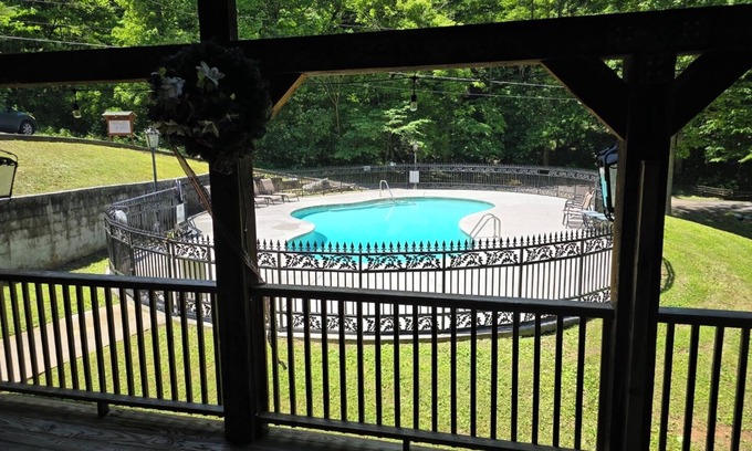 Townsend Cabin | Whispering Pines - Enclosed Hot Tub/Gas Fireplace/Secluded/Sleeps 5