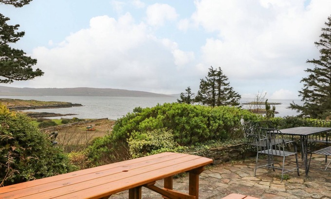 Ahakista Cottage | WHISPERING PINES, pet friendly in Kilcrohane, County Cork
