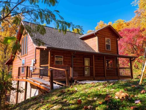 Gatlinburg - Pigeon Forge Ski Chalet | Whispering Pines Retreat By Ghosal Luxury Lodging