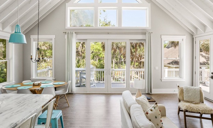 Deer Lake Cottage | Whispering Palms