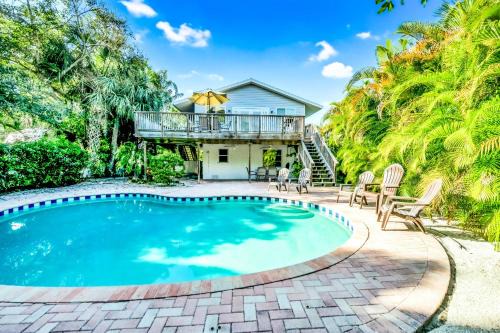 Anna Maria House | Whispering Whale Retreat