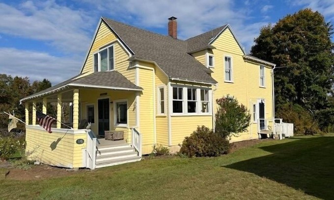 Mid-Coast and Islands House | Whispering Winds Cottage, Offering Ocean views & Resort Amenities, 5 BR/2 Bath