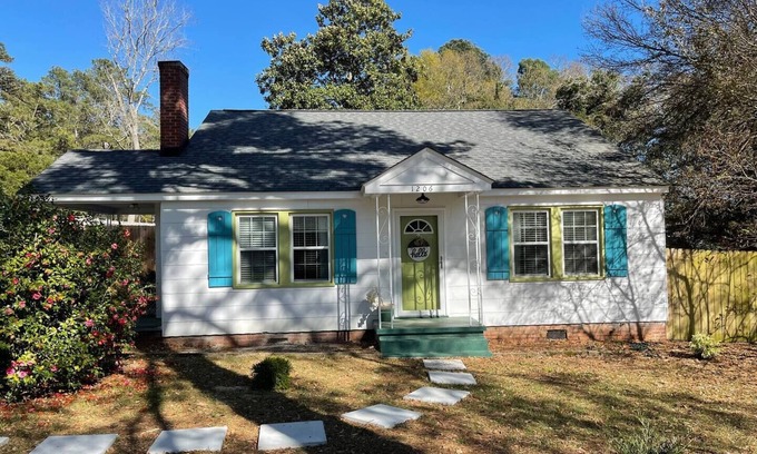 Aiken House | Whistle Stop Cottage Aiken easy access to Augusta