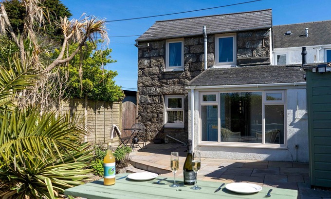 St Ives Cottage | Whistler's Rest, Halsetown - Sleeps 4 with Parking and views of the Moors