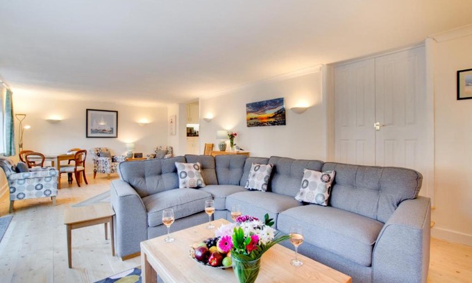 Cromer House | White Cottage