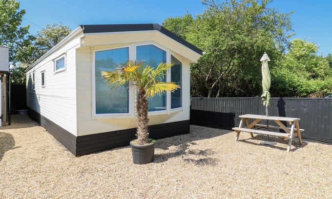 Battle Cottage | WHITE HART CARAVAN, pet friendly, with a garden in Battle