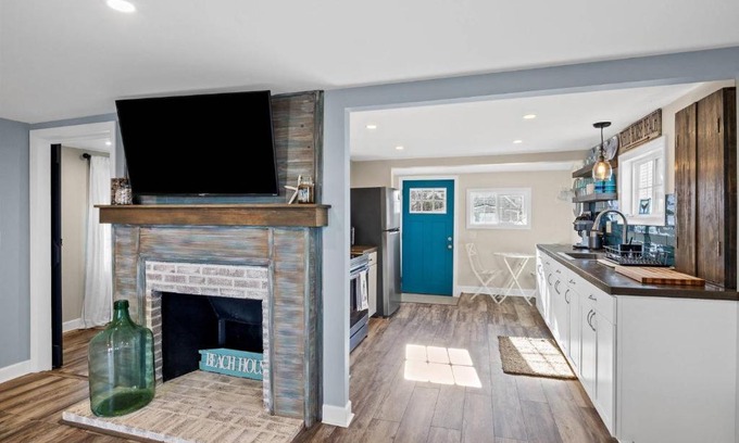 Plymouth House | White Horse Beach House: Plymouth