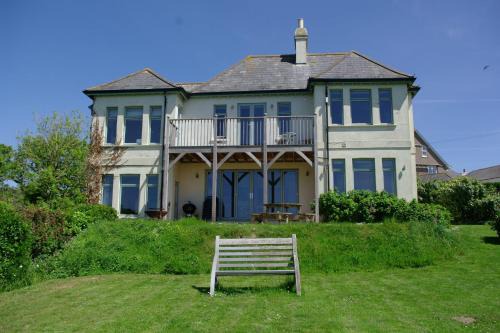 Bantham House | White Horses a large family home in Bantham South Devon with fantastic sea views