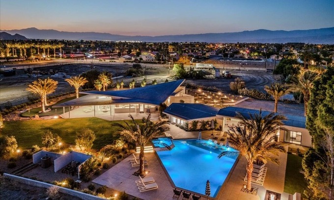 La Quinta House | White House Pool & Spa