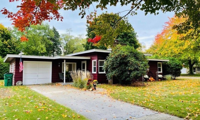 Whitehall House | White Lake Haven Summ