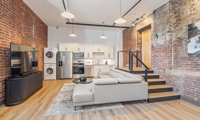 Downtown Knoxville Condo | White Lily Luxe Loft nestled within the heart of Knoxville's Old City.