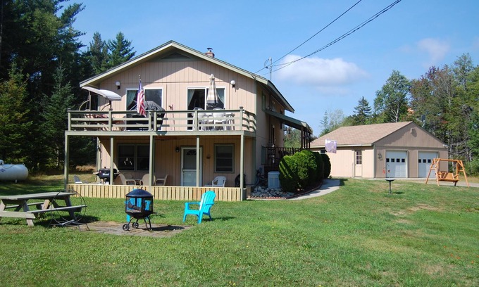 Twin Mountain House | White Mountain Escape w/Hot Tub: Near Santa’s Village, Mt. Wash and Cannon Mt