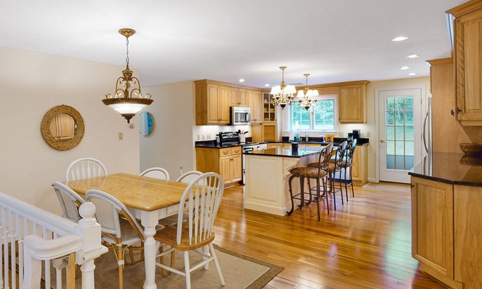 Intervale House | White Mountain Glen | House in Bartlett with hot tub, sauna, firepit & game room