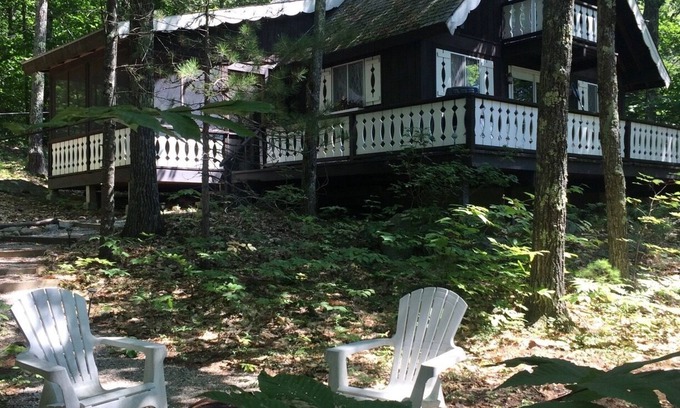 Eidelweiss Village Ski Chalet | White Mountains & Lakes Chalet Screened Porch, FirePit, 1/2 mile to 3 Beaches