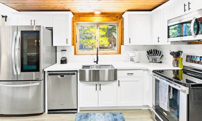 Packwood House | White Pass Wonder - Hot Tub, Wifi, Wood Stove