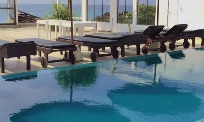 Hikkaduwa House | White Sand Villa Seenigama,Hikkaduwa Ocean front villa 5 bedrooms villa