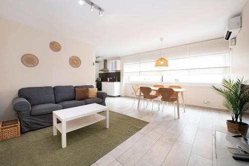 Castelldefels Apartment | White Sea by Seasidehomes