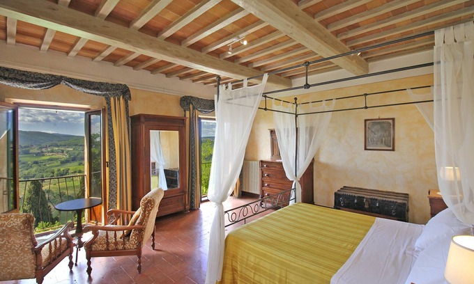 Montepulciano Apartment | White Tea Stuart Apartment