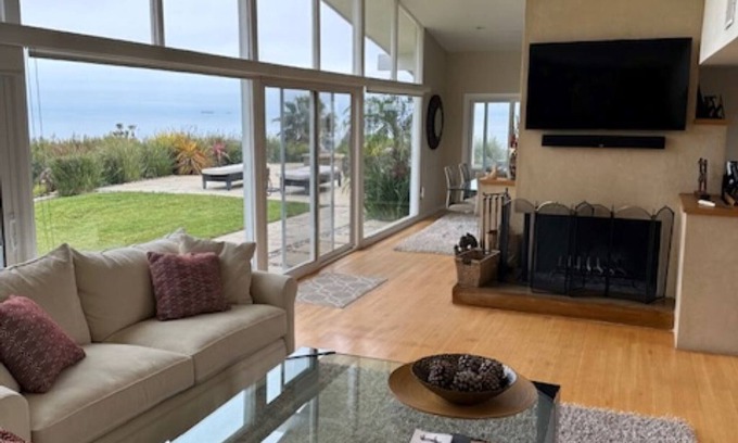 Western Malibu House | White Water Views from this amazing 3 bedroom 2 3/4 bath cliff top Malibu House