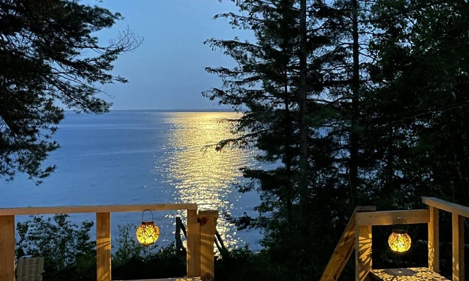 Washburn Cottage | White wings cottage Private beach on Lake Superior