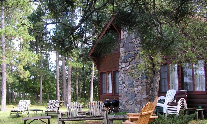 Pequot Lakes Cabin | Whitefish Chain, Vintage Log Cabin, Private, Fireplace/Loft, Sleeps 8