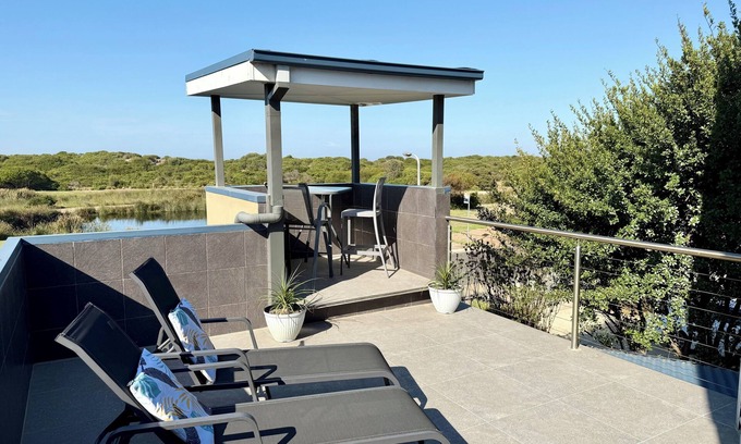 Torquay House | WHITES RETREAT (THE ESPLANADE)