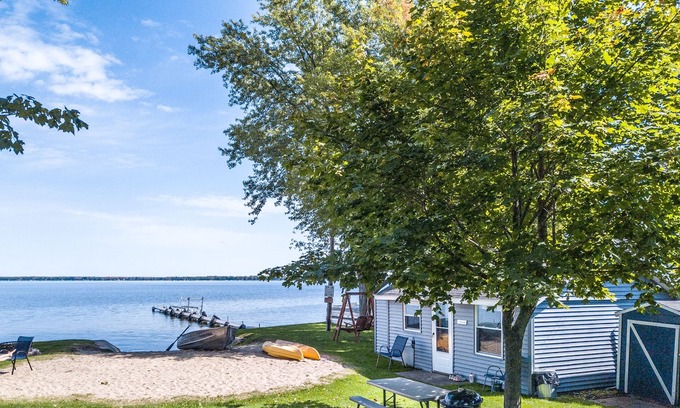 Houghton Lake Resort | Whitetail Family Resort (Wolf Cabin)