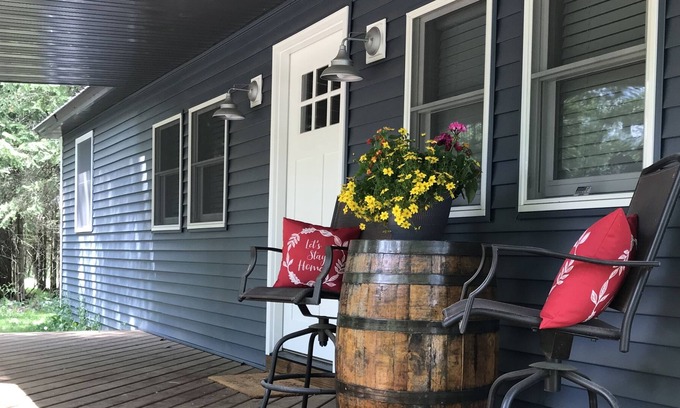 Moorestown House | Whitetail Hollow. Your perfect private run-away for getting back to nature.