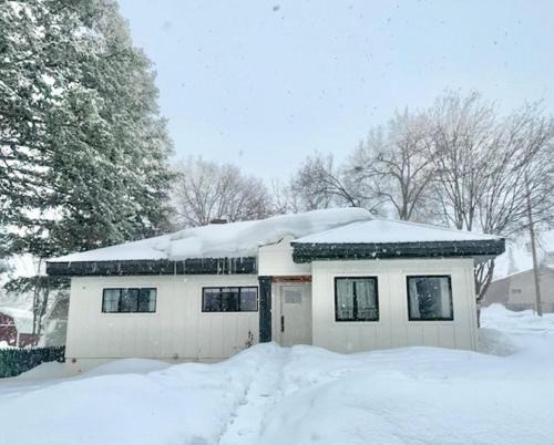 Lava Hot Springs House | Whitewater Cottage- IN TOWN walk to everything