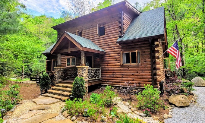 Highlands House | Whitewater Mountain Cabin on the Cullasaja River