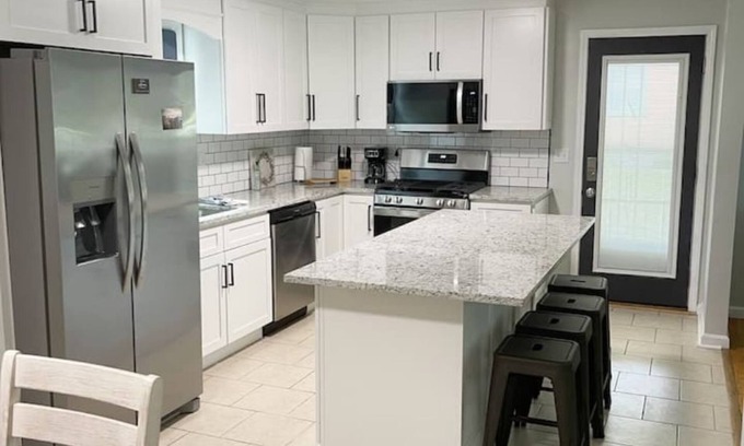 Lebanon House | Who Loves Ya, Bourbon, 3 bedroom/2 full baths