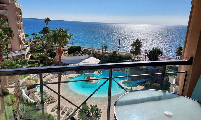 Cannes La Bocca Apartment | Whole apartment, 4 persons, 2 rooms, 3 beds, sea view and free parking