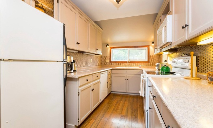 Tobermory House | Whole Cottage with 4 Bedrooms and Amazing views
