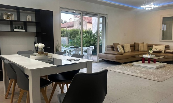 Saint-Andre-de-Sangonis Villa | Whole house: accommodation - Saint-André-de-Sangonis, France
