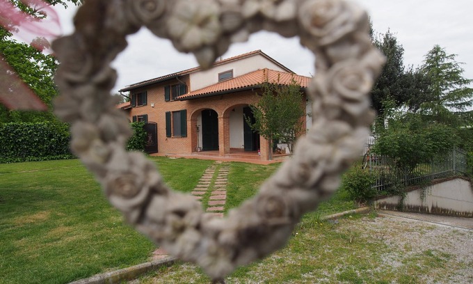Castiglione del Lago House | Whole house immersed in the countryside