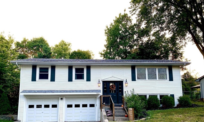 Columbia House | Whole house near shopping, parks and Interstate 70