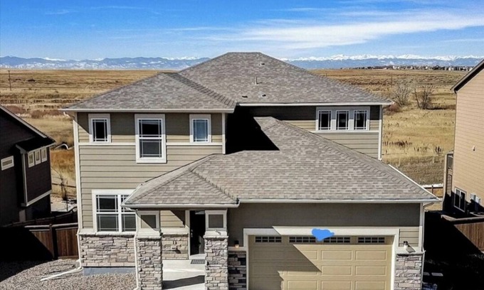 Commerce City House | Whole house with two garage with full kitchen, spacious and nice view on patio.
