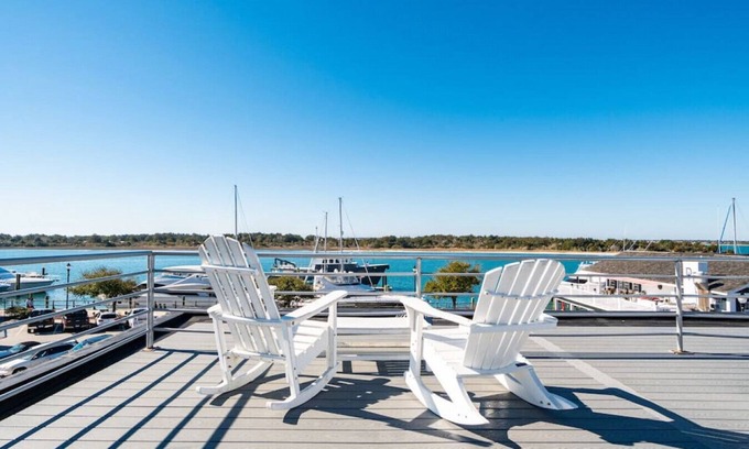 Morehead City Condo | Why Knot Getaway…Rooftop with WaterView! Unit E