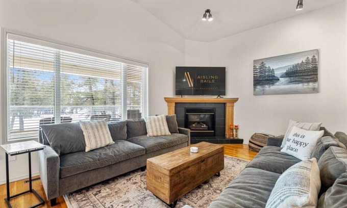 East Kootenay House | Wide Open Spaces | Hot Tub | Springs Golf Course