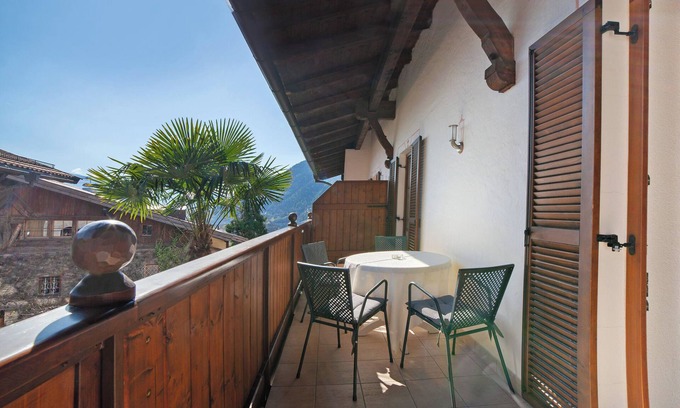 Lagundo Apartment | Wiedmairhof Apartment 'Kaiser Alexander' with East balcony, Shared Terrace, Shared Garden and Wi-Fi