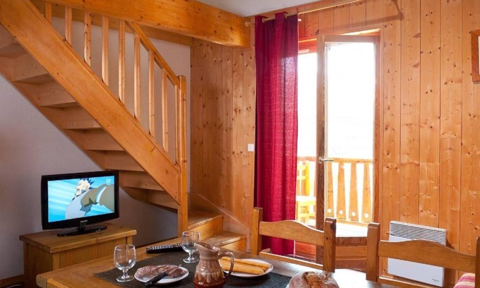 Saint-Sorlin-d'Arves Apartment | Wifi, 200m from ski slopes, fitness, swimming pool, terrace, balcony, parking, 35-40m²