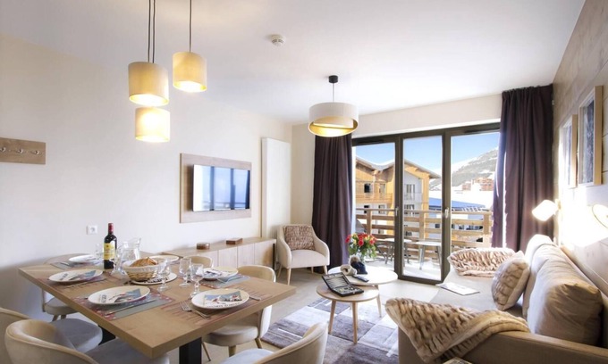 Eclose-Est Apartment | Wifi, 50m from ski slopes, fitness, sauna, hammam, balcony, parking, tv, ski locker, 45m²