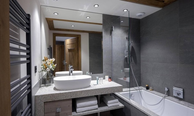 Les Contamines-Montjoie Apartment | Wifi, fitness, swimming pool, sauna, hammam, balcony, parking, tv, ski locker, 57m²