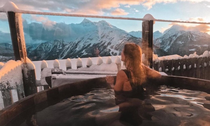 Les Eucherts Apartment | Wifi, ski-in/ski-out & foot of the slopes, swimming pool, sauna, hammam, balcony, tv, ski locker