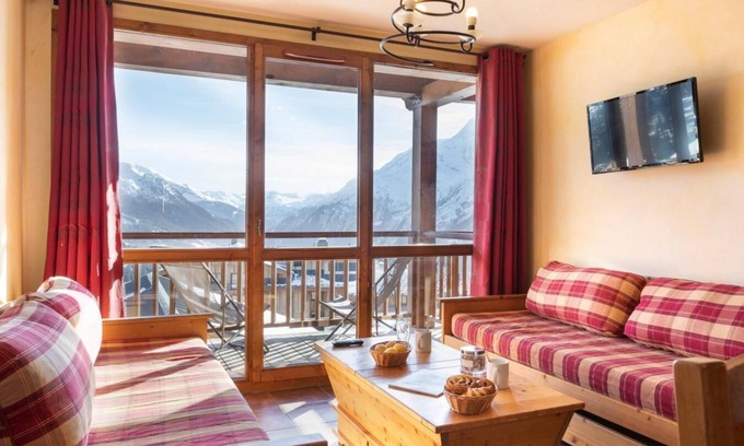 Les Eucherts Apartment | Wifi, ski-in/ski-out & foot of the slopes, swimming pool, sauna, hammam, balcony, tv, ski locker