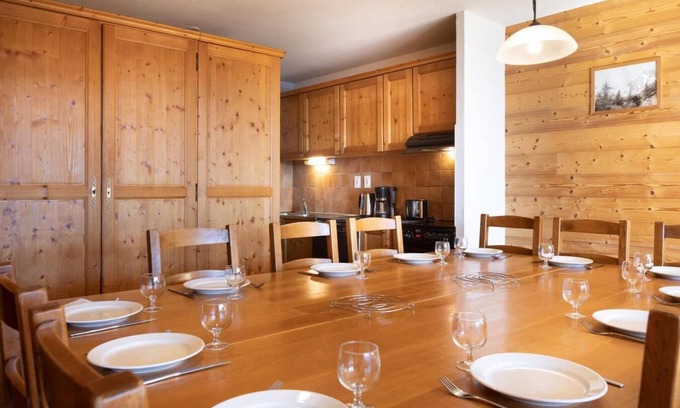 Les Eucherts Apartment | Wifi, ski-in/ski-out & foot of the slopes, swimming pool, sauna, hammam, balcony, fireplace or stove