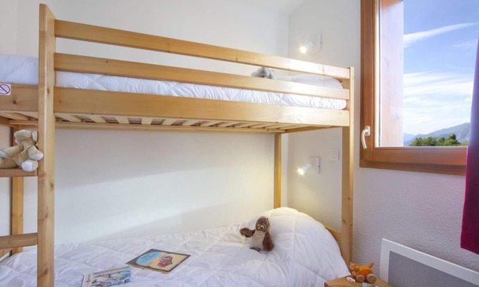 Valmeinier Apartment | Wifi, ski-in/ski-out & foot of the slopes, fitness, swimming pool, terrace, balcony, tv, ski locker