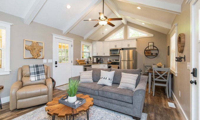 Rogers Cabin | WiFi - Small Family Cabin - Soul Sister - 150 acres in Red River Gorge, Kentucky!