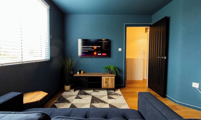 Wigan Apartment | Wigan Gem: Chic 1BR close to CC
