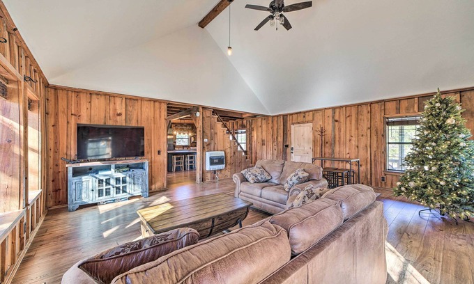 Wilburton Cabin | Wilburton Cabin w/Fire Pit, Mountain Views!